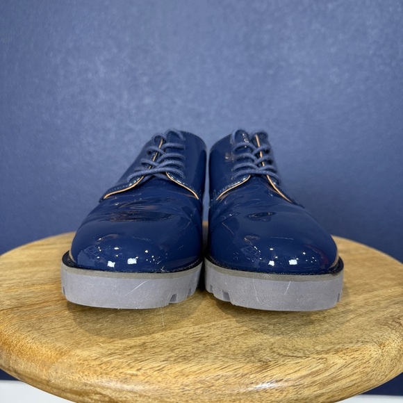 Vionic Women's Navy Patent Leather Lace-Up Loafers, Size 7 (unmarked) - Picture 5 of 8
